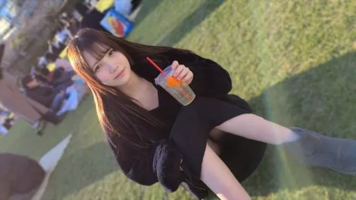 A bulk sale of three men with no trace left! They play with the beautiful women who show their faces, and in the end they all cum inside their tight pussies. 