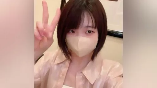 She has beautiful skin and petite small breasts that are comfortable to hold, so when I fucked her like a masturbator, I got excited and came out with a huge creampie ♡