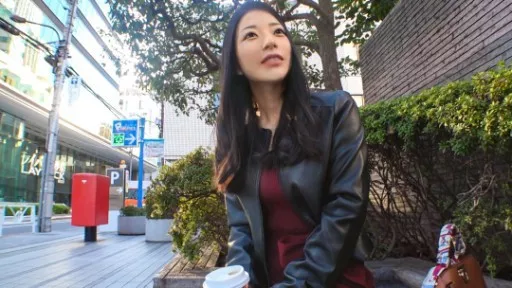 A sticky kiss followed by a sticky blowjob. She moans cutely as she feels the intense pistoning!