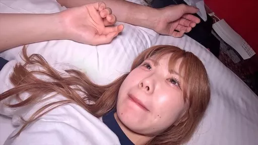 A genuine 18-year-old with a beautiful butt, bloomers, and cute dimples. If you look closely, you'll see a face that looks like it's about to cry, but she pretends not to see it and finishes with creampie from behind