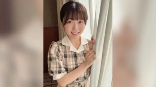 A former idol researcher and an idol-crazy man get carried away with three rounds of intense sex