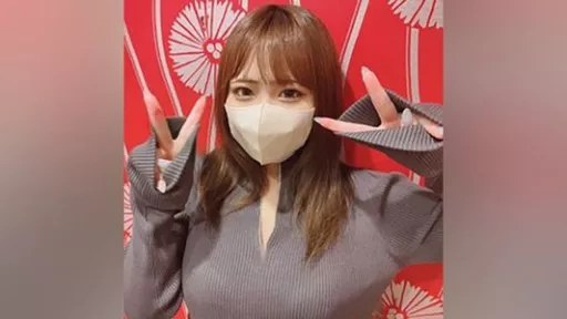 Super breasted dancer's sexy hip swing!