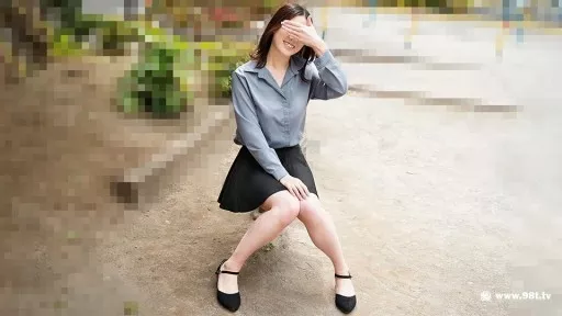 Pick up a soothing slender office lady during her lunch break and have sex with her right away!