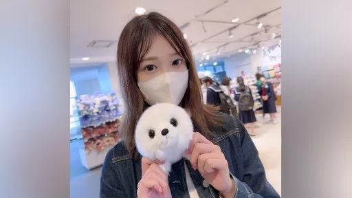 I thought she was a shy and shy nursery teacher, but she sucked on my penis in the car and drank up my semen!