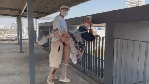 Ask a Lolita sister to take a photo on the rooftop